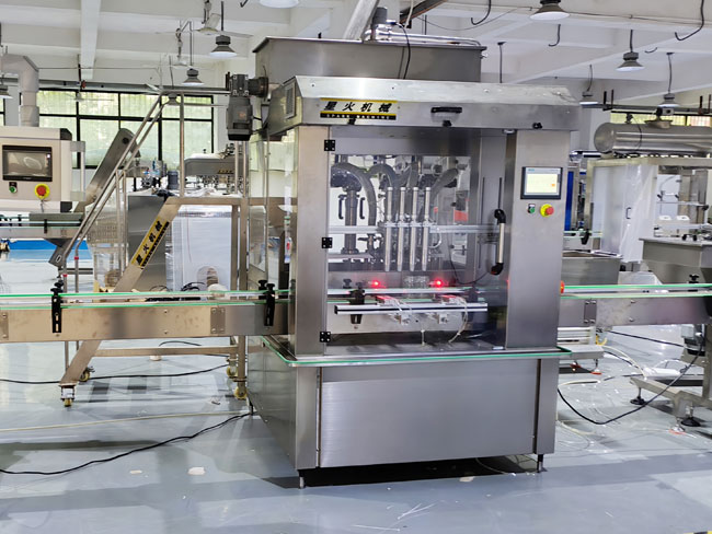 四川酱料灌装机设备星火灌装机厂家实拍