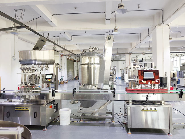 四川灌装机旋盖机贴标机生产线实拍